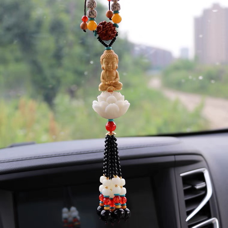 The new white lotus car pendant boxwood Buddha beads safe travel kaca spion ornamen kayu solid aksesoris interior mobil