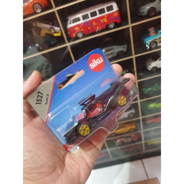 Diecast Hyper Car Siku 1527 Apollo IE (Intensa Emozione) Gullwing Doors