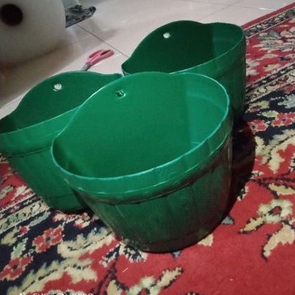 Pot plastik dinding