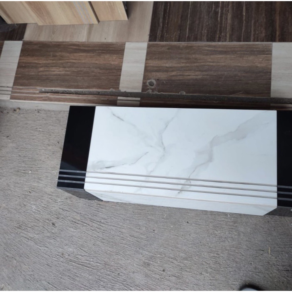 Stepnosing Granit Tangga Putih marmer mix  kombinasi hitam Glossy 1 set 30x80 + 20x80