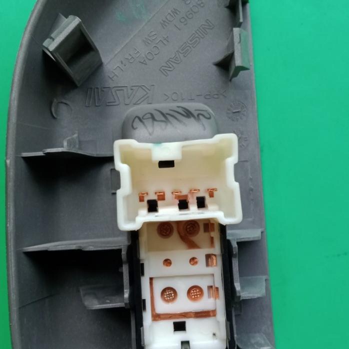 

GRATIS ONGKIR!! SWITCH SAKLAR POWER WINDOW DATSUN PINTU KIRI DEPAN ORIGINAL