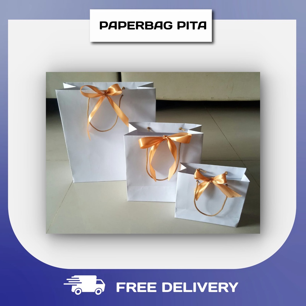 

Paper Bag Putih Polos Banyak Ukuran / Tas Kertas ART Karton Putih Perlusin / Paperbag / Paper Bag Tas Belanja / Goodie Bag / Tas Souvenir / BISA SATUAN