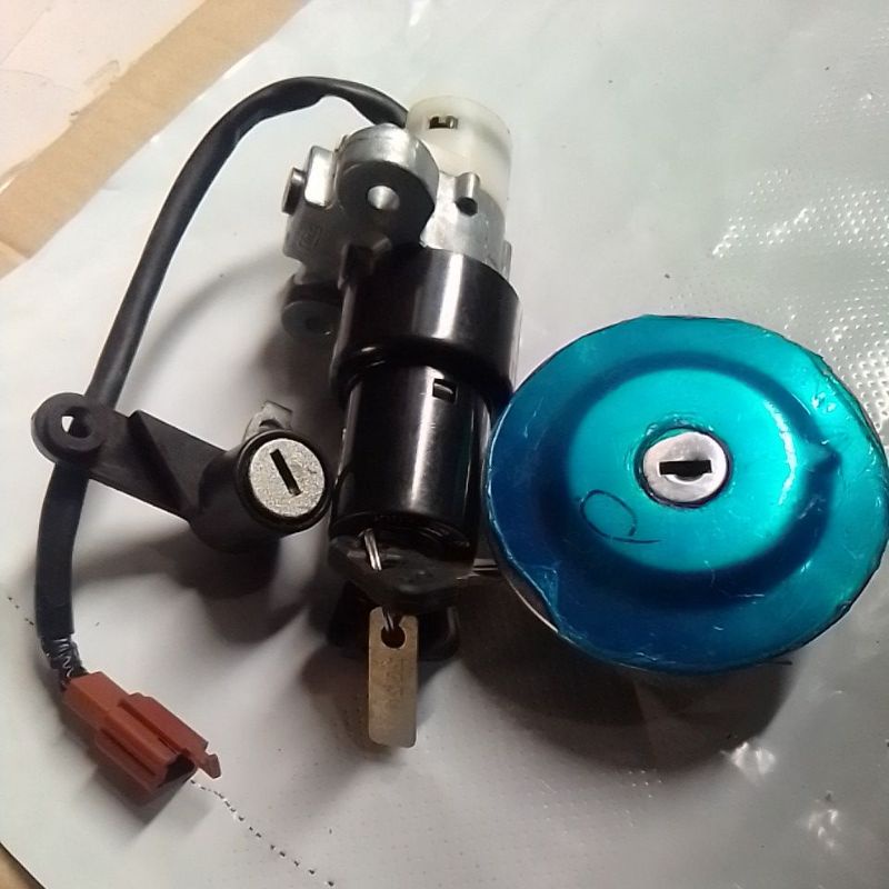 Kunci kontak Motor Vixion Old.1 Set + Tutup Tangki.(Original)Termurah.