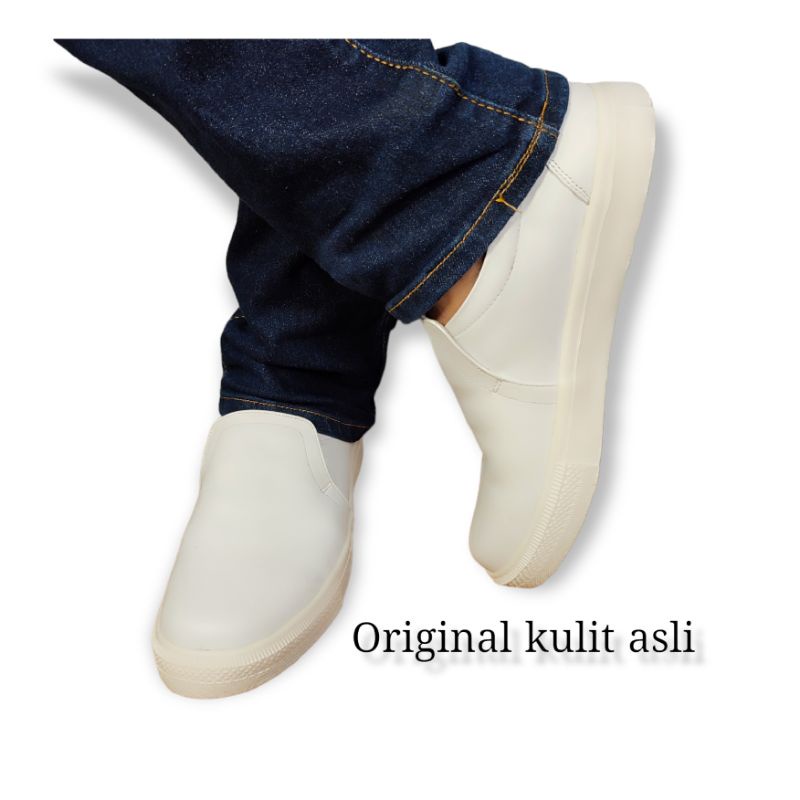 Sepatu casual putih AKPER pria kulit/sepatu putih pria santai/sepatu slip on putih