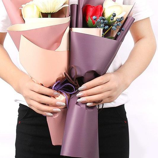 

Trend 20 LEMBAR Bi Color Doff Matte Double Dua Warna Flower Wrapping Cellophane Kertas Kado 58*58cm (Min 10pcs) . . . . .