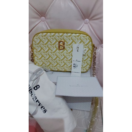 Bimu Crossbody Bag by Buttonscarves