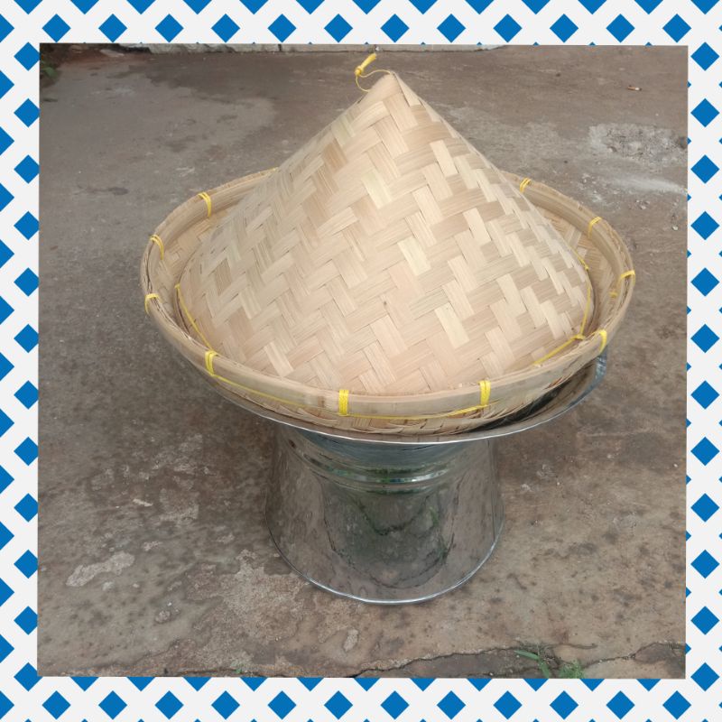 Seeng kecil plus aseupan bambu plus tutup aseupan