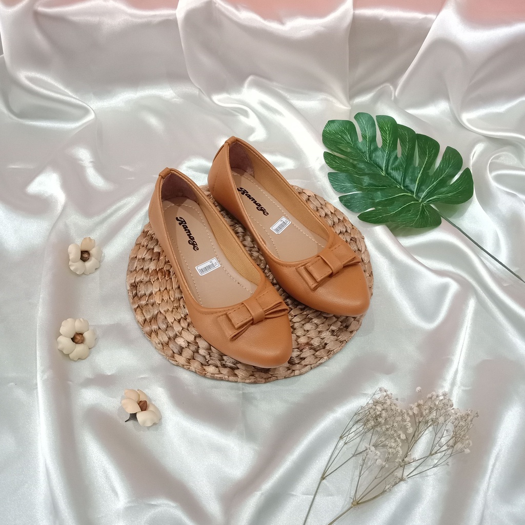 SIZE 41.42.43.44 Flat shoes Wanita Jumbo