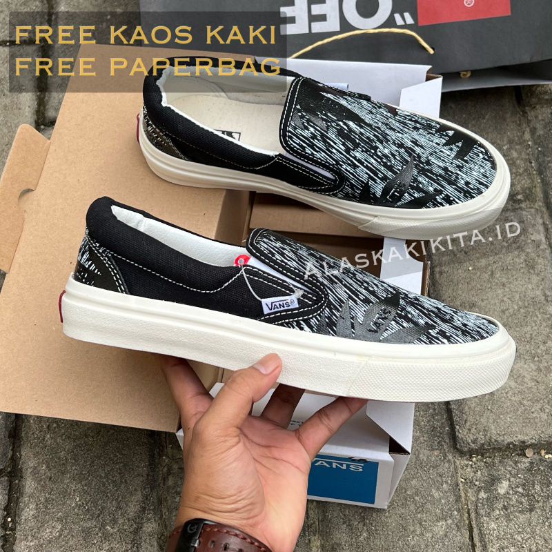 VANS SLIP ON BLACK WHITE OG RASTA BONUS KAOS KAKI DAN PAPERBAG / COD PREMIUM QUALITY