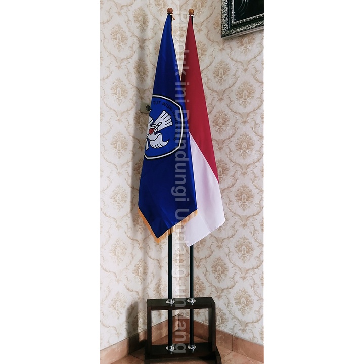 

Paket Tatakan 2 lubang + Tiang + Bendera Tut Wuri Handayani dan Bendera Merah Putih