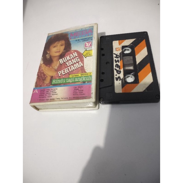 kaset pita megga mustika / bukan aku yang pertama