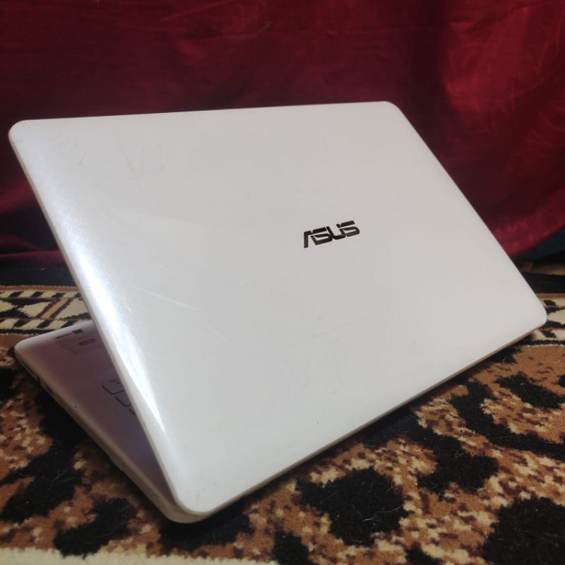 Laptop Asus Vivobook X442URR Cor i5-8250U RAM 4GB/ HDD 1TB Nvdia Geforce 930MX Windows 10 Gaming desain