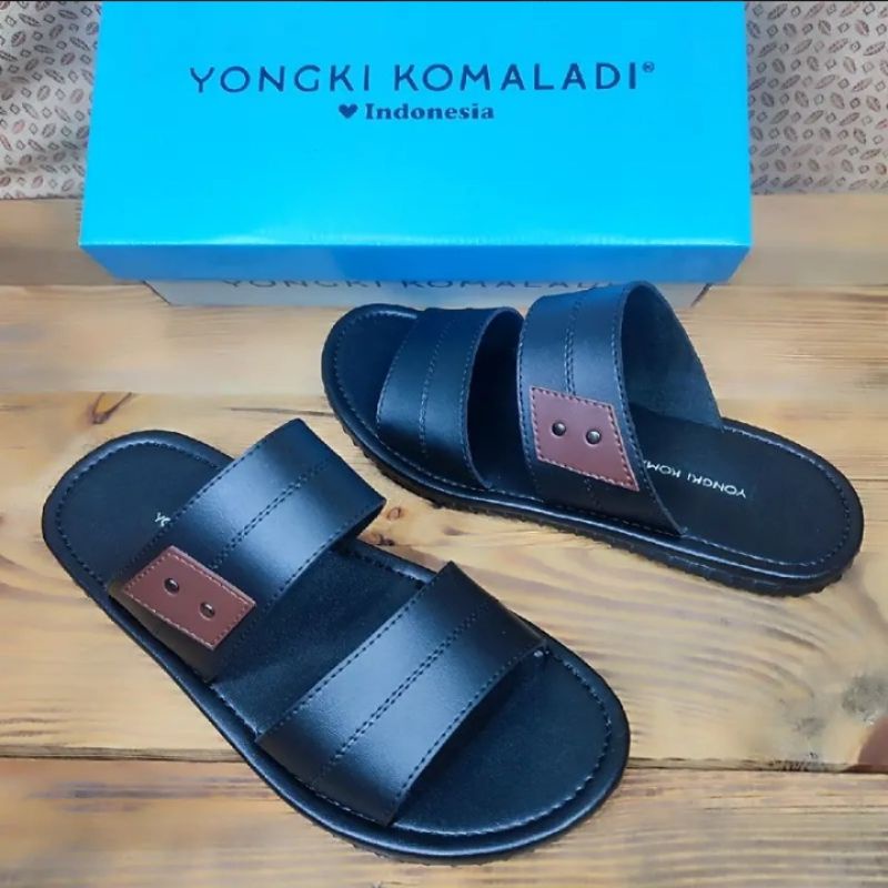 Sandal pria yongki komaladi.Sendal casual yongki komaladi