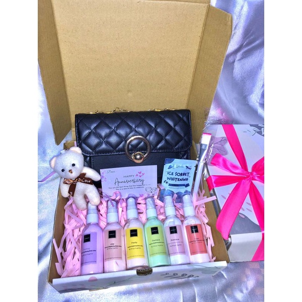 REAL PICT 60ML - HAMPERS GIFT BOX SCARLETT WHITENING MINI / Hampers scarlett mini / kado ulang tahun / kado ultah kado pacar kado cewek kado wisuda kado unik scarlett body lotion mini scarlett body shower jolly freshy happy