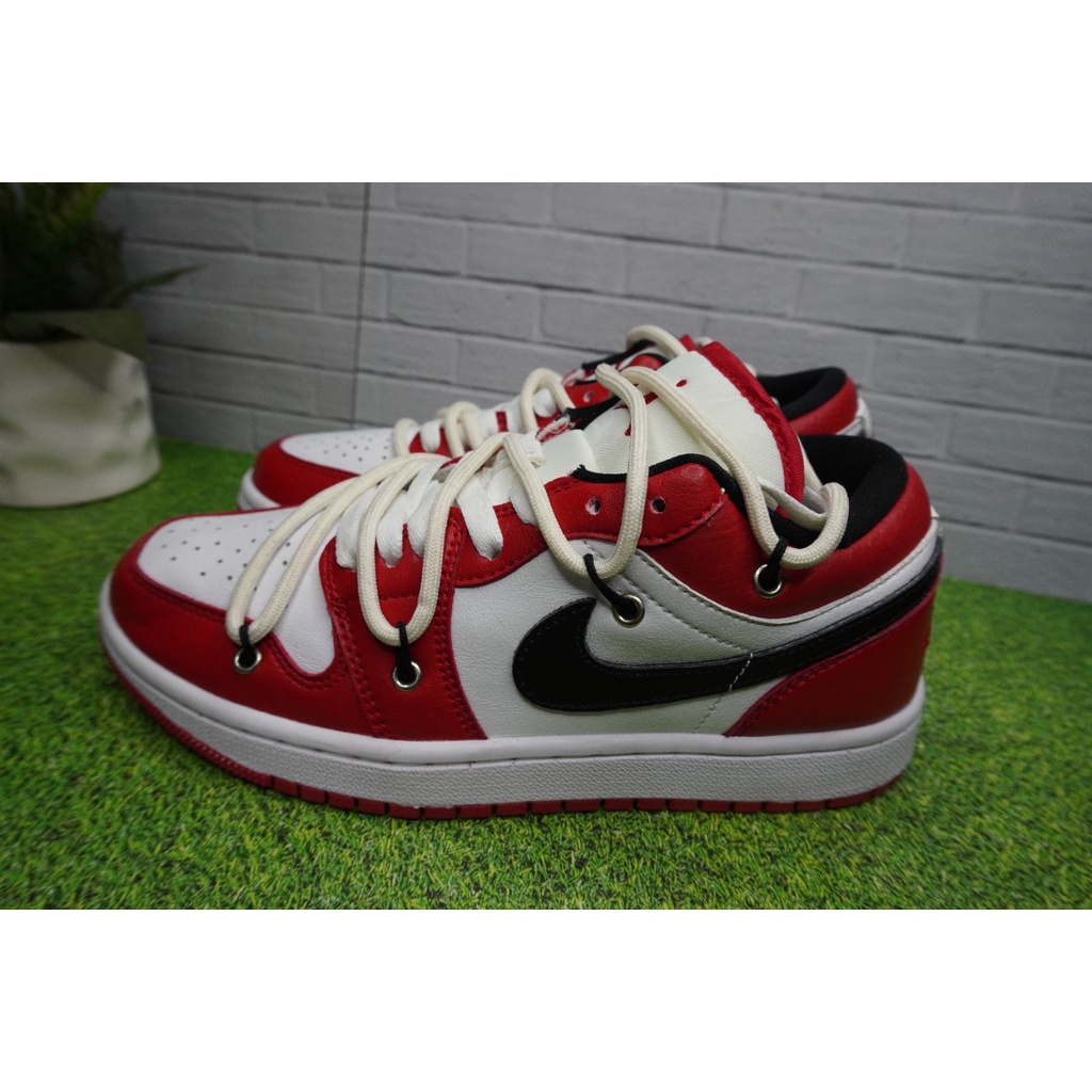 Nike Air Jordan 1 Retro Low Chicago Red  Size 37.5 Insole 23.5 cm  Made in Vietnam