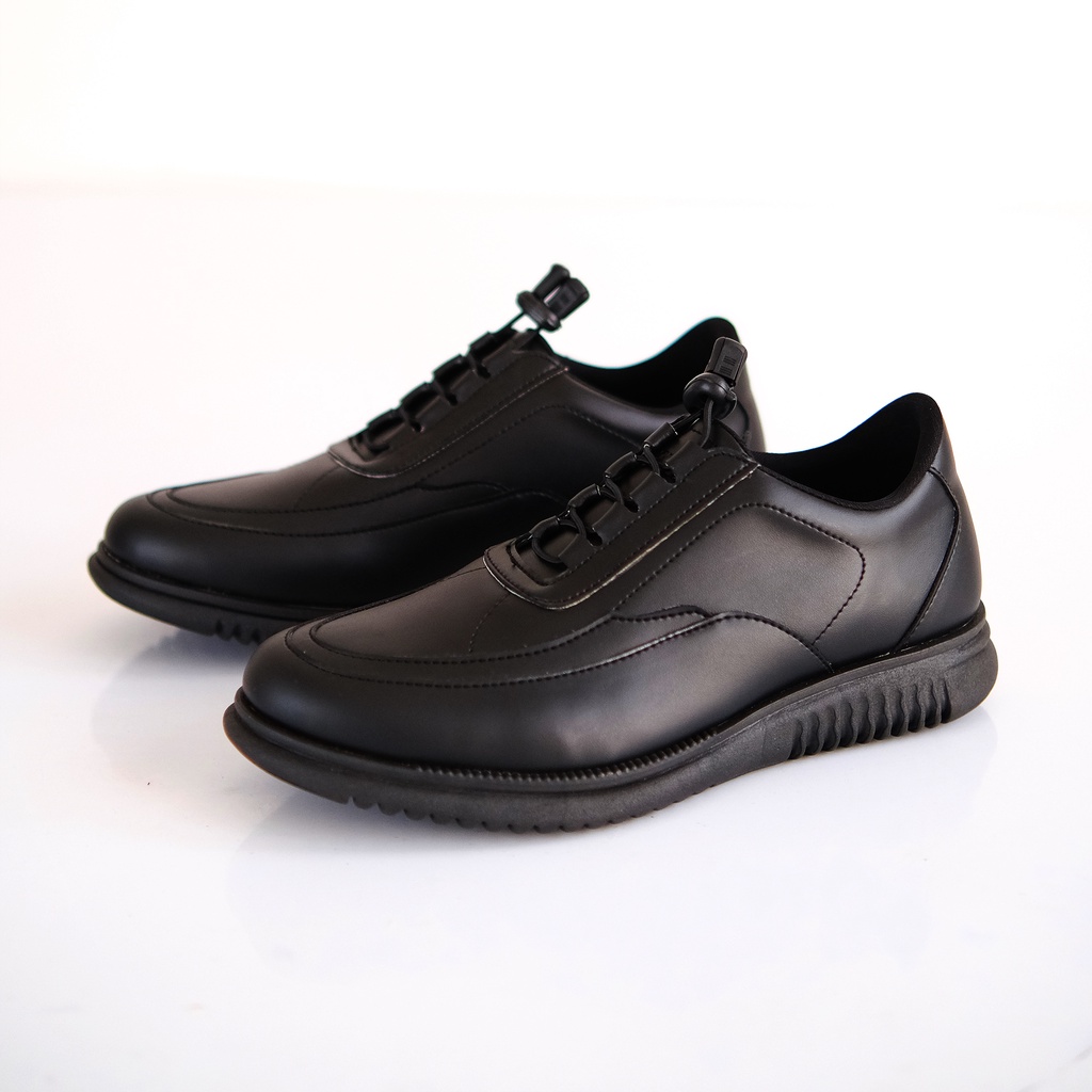 SEPATU PRIA SNEAKERS FULL HITAM - BT BRAVE FULL BLACK