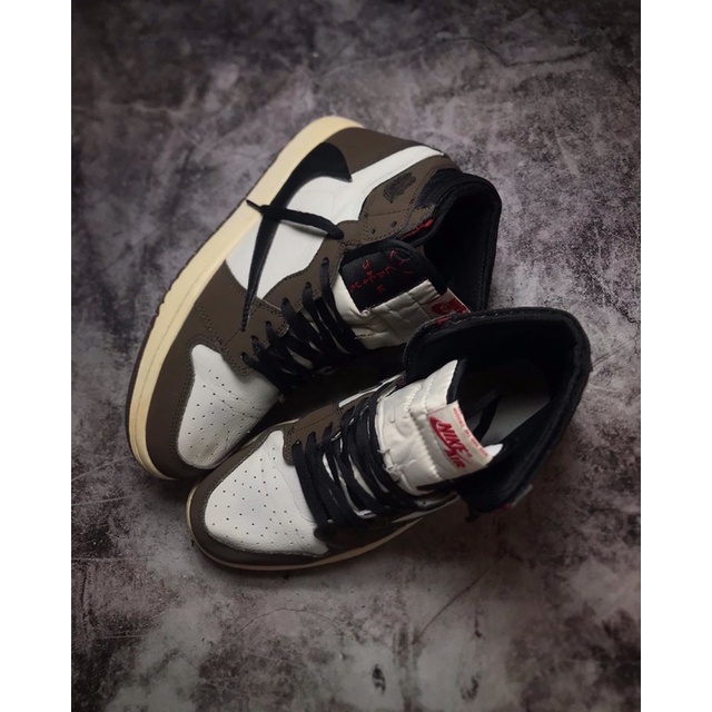 AJ1 HIGH X TRAVIS SCOTT SIZE 42