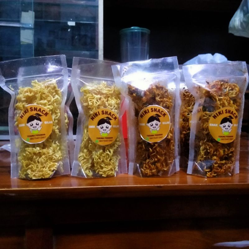 

Mie kriwul pedas NIKI SNACK