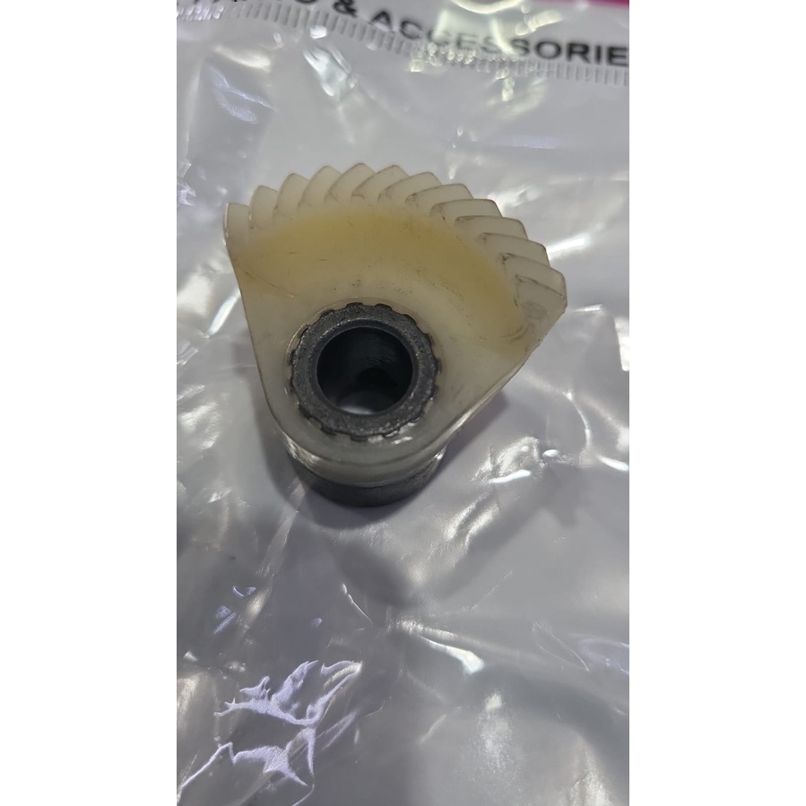 Gigi Nanas / Lower Shaft Gear Complete SINGER