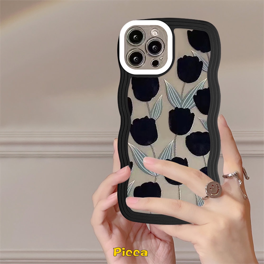 IPHONE Ins Hitam Tulip Daun Hijau Case Tulip Kompatibel Untuk Iphone7 8 6s 6plus 11 Pro Max12 13 14 Pro MAX XR 14plus X XS MAX SE 2020pinggiran Gelombang Lembut Silikon Back Phone Cover