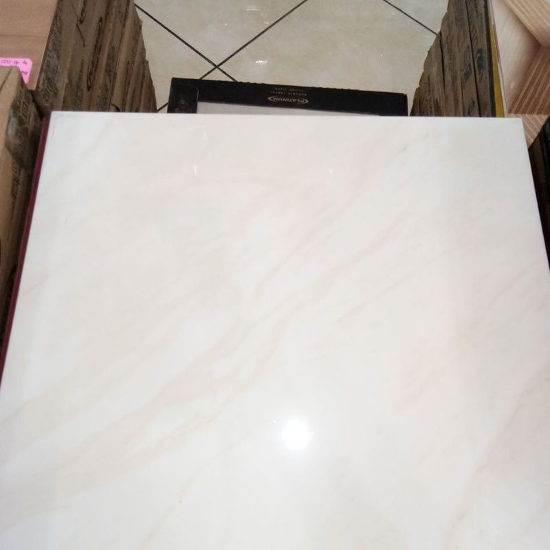 keramik lantai platinum Harvard brown 50x50 kw2 kilap 4 lbr