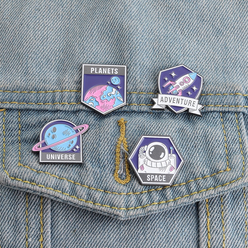 Lucu Planet Astronot Enamel Pin Luar Angkasa Paus Bulan Bintang Roket Alloy Bros Lencana Kerah Pin Kartun Astronot Perhiasan Hadiah Untuk Anak-Anak Teman