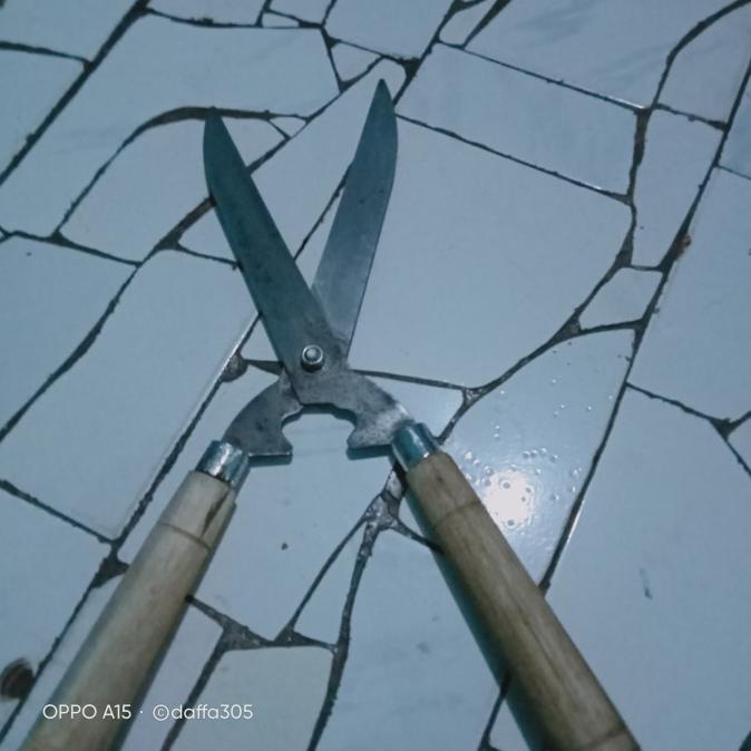 Gunting Rumput Besar/GUNTING RUMPUT TAJAM/GUNTING RUMPUT BAJA/GUNTING BATANG POHON