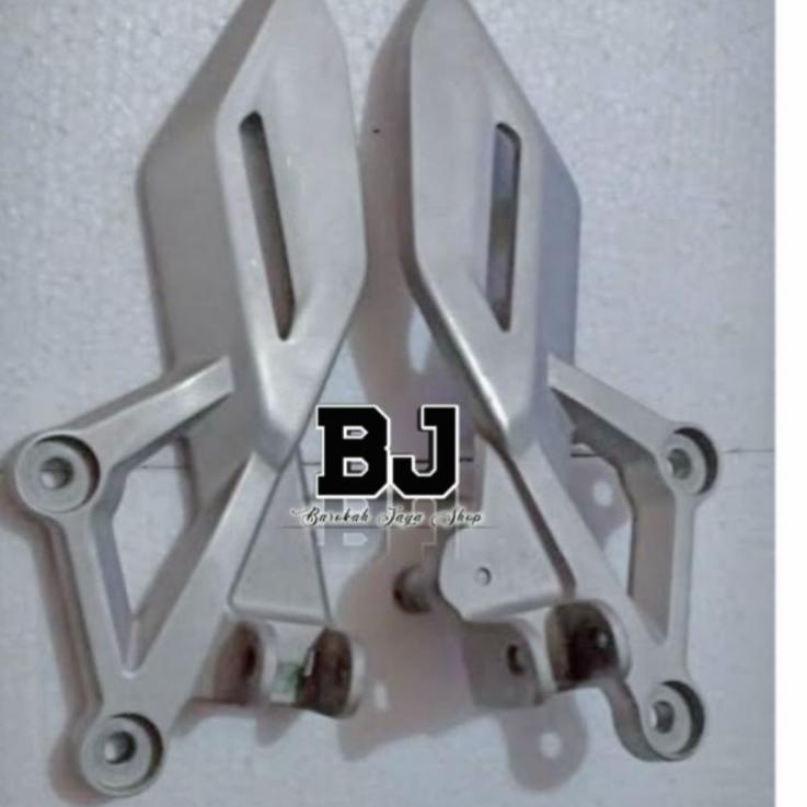 Berkualitas Footstep Dudukan Postep Bostep Depan Motor CB 150R old , CBR 150R old  ~