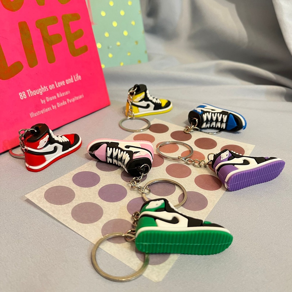 G037 | Gantungan Kunci Sepatu Olahraga Lucu Ganci Hypebeast Miniatur Shoes Sport Keychain Funny Fancy Gift Best Present