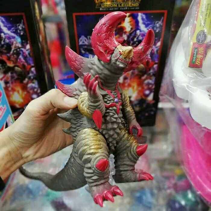 MAINAN ACTION FIGURE ULTRAMAN MONSTER KAIJU GOMORA ORI BANDAI