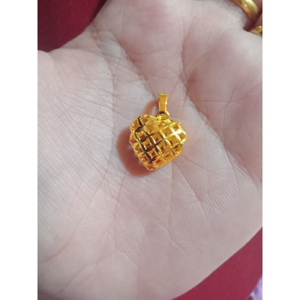 liontin love garis B lapis emas 24k