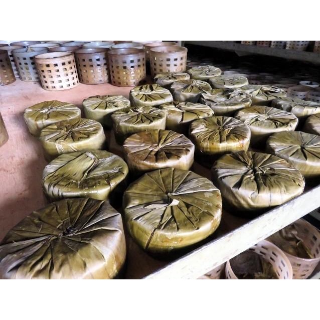 

Kue Keranjang Kue Cina Daun Ny Lauw Khas Tangerang - Halal 063