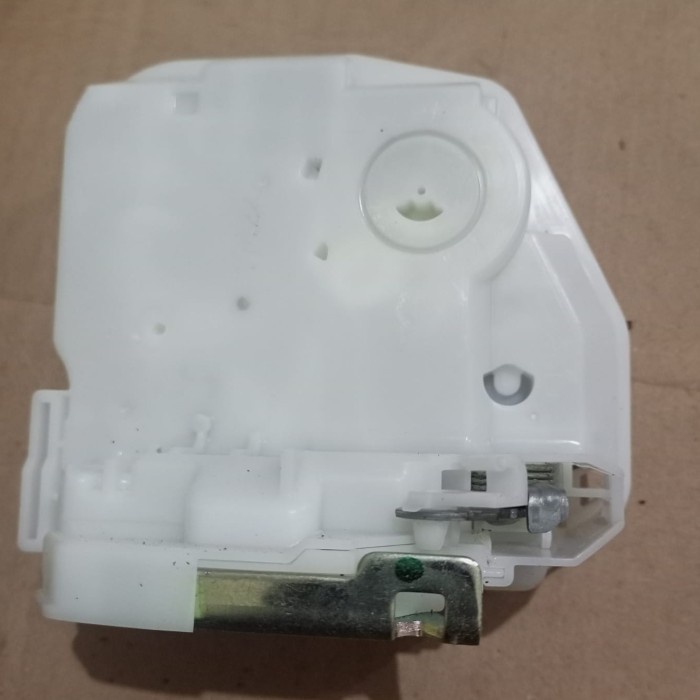 dorlock pintu tengah Mitsubishi Xpander