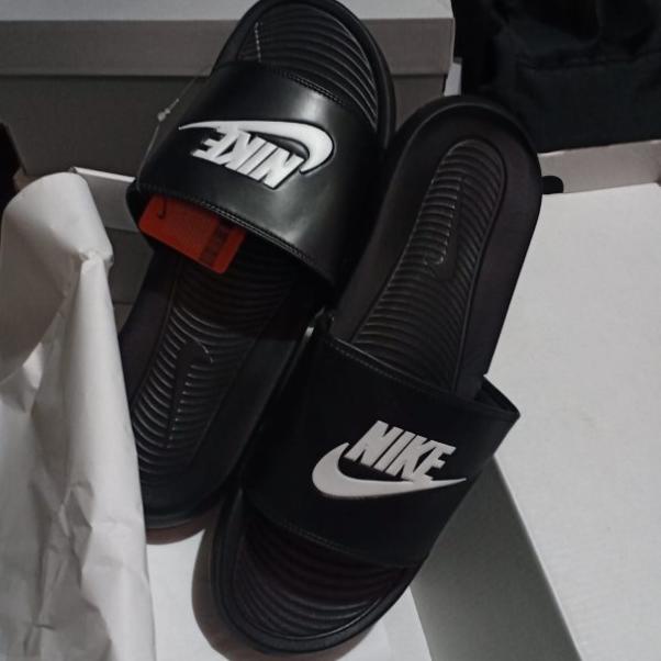 [New][Z88I]-☎) Sandal Pria BIG SIZE 48 49 | Sendal Selop Pria Nike3 Benassi Full Black Gold | Sendal