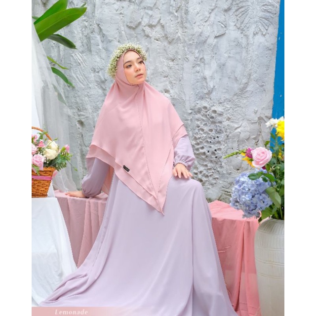 khimar Nadine cierra id