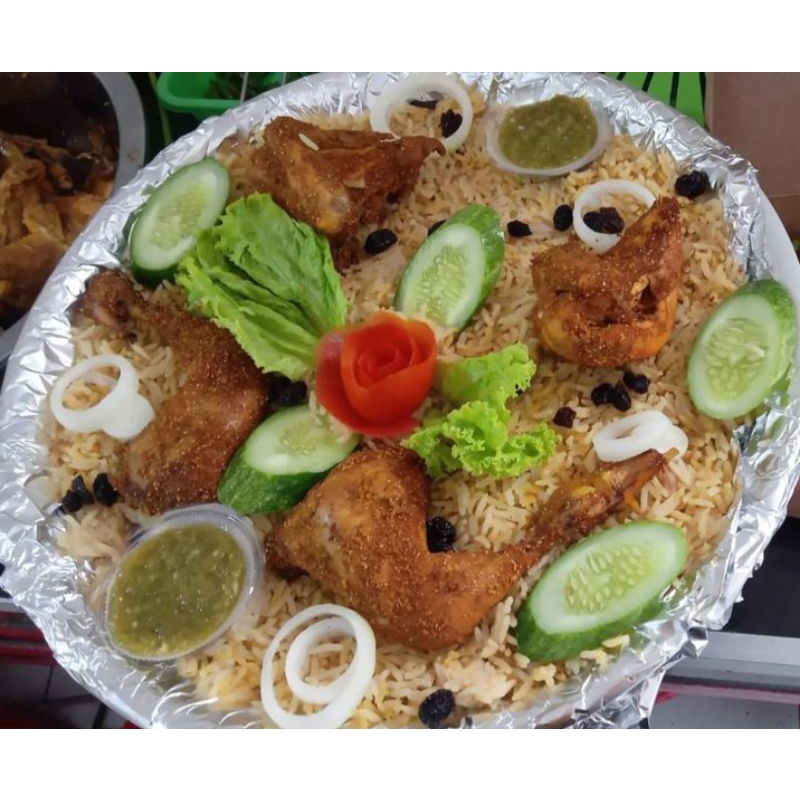 

Kebuli Nampan Ayam Porsi 4 orang free salad garnis