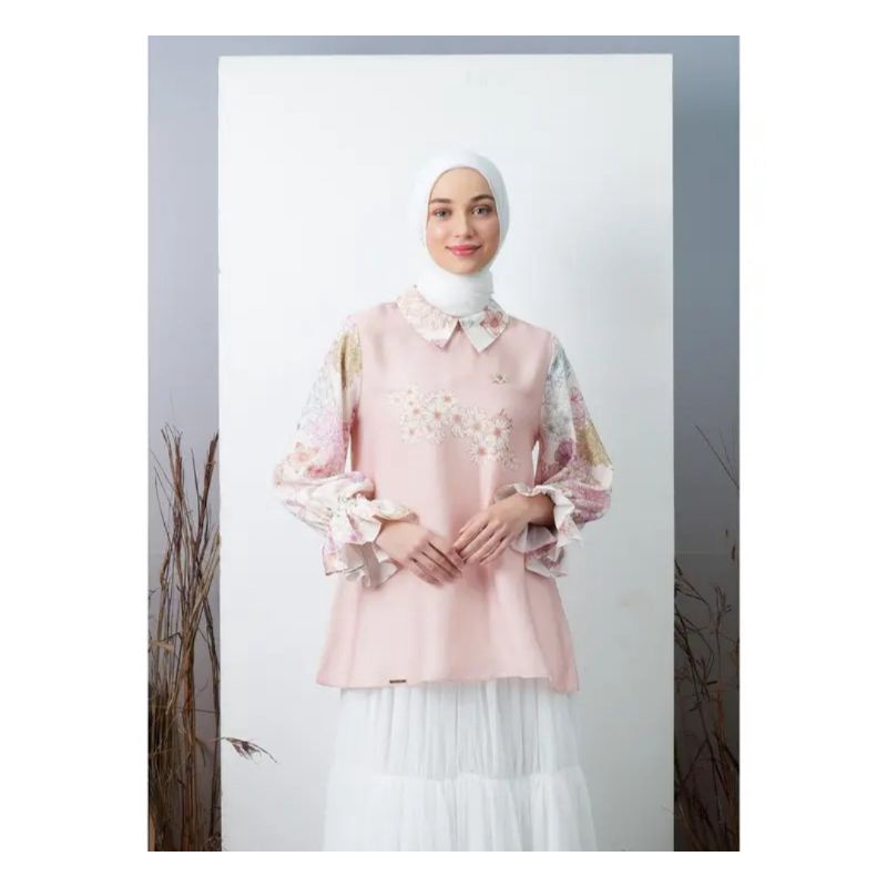 Hepburn Blouse wearingklamby magnolia (preloved)