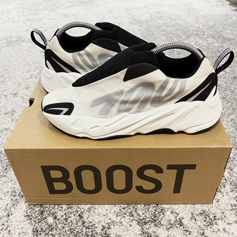 adidas YEEZY BOOST 700 MNVN “Analog”