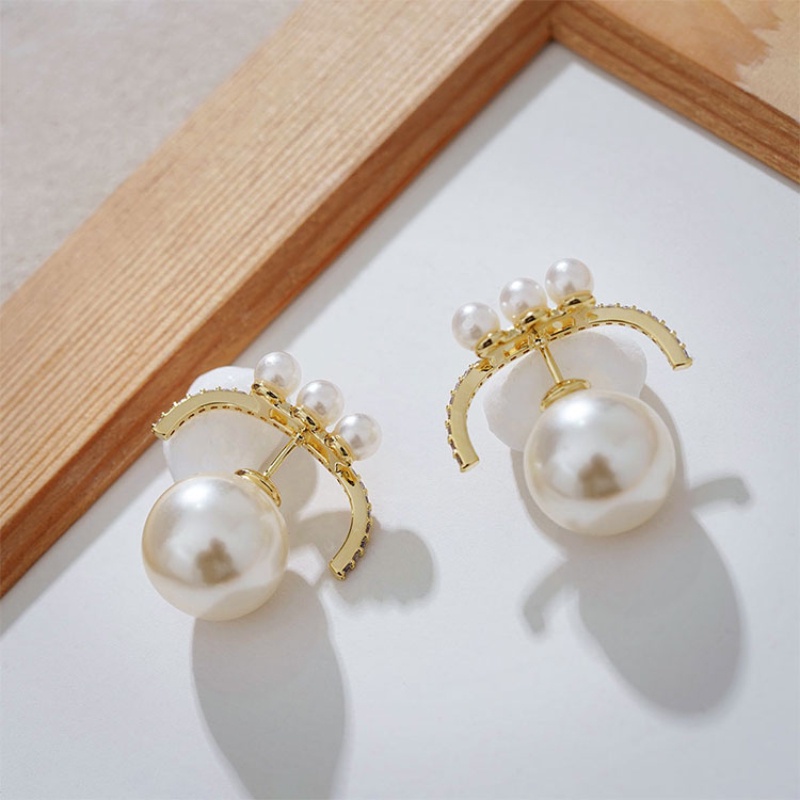 Kepribadian Desain Melengkung Anting stud Mutiara Elegan Anting stud Wanita Korea