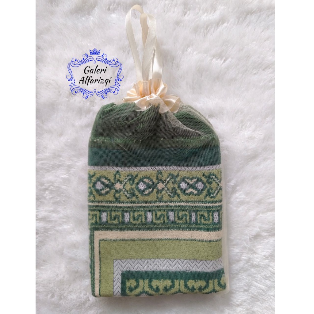 

Kantong Sarung Tas Tile Serut Pembungkus Souvenir Sajadah Ukuran Sedang Atau Midi