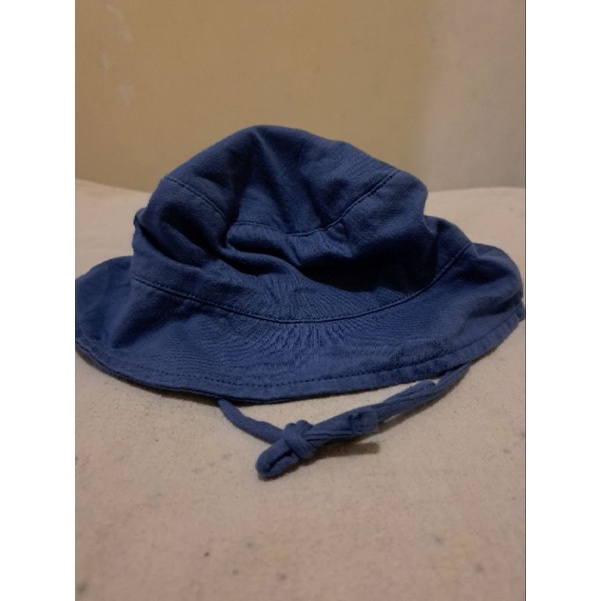 Topi bucket anak disney vs hnm