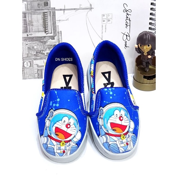 Sepatu Slip On Anak Perempuan Sepatu Anak Karakter Doraemon