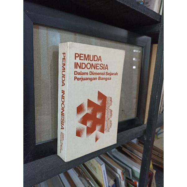 PEMUDA INDONESIA DALAM DIMENSI SEJARAH PERJUANGAN BANGSA. Kemenpora 1984.443hal tebal mulus original