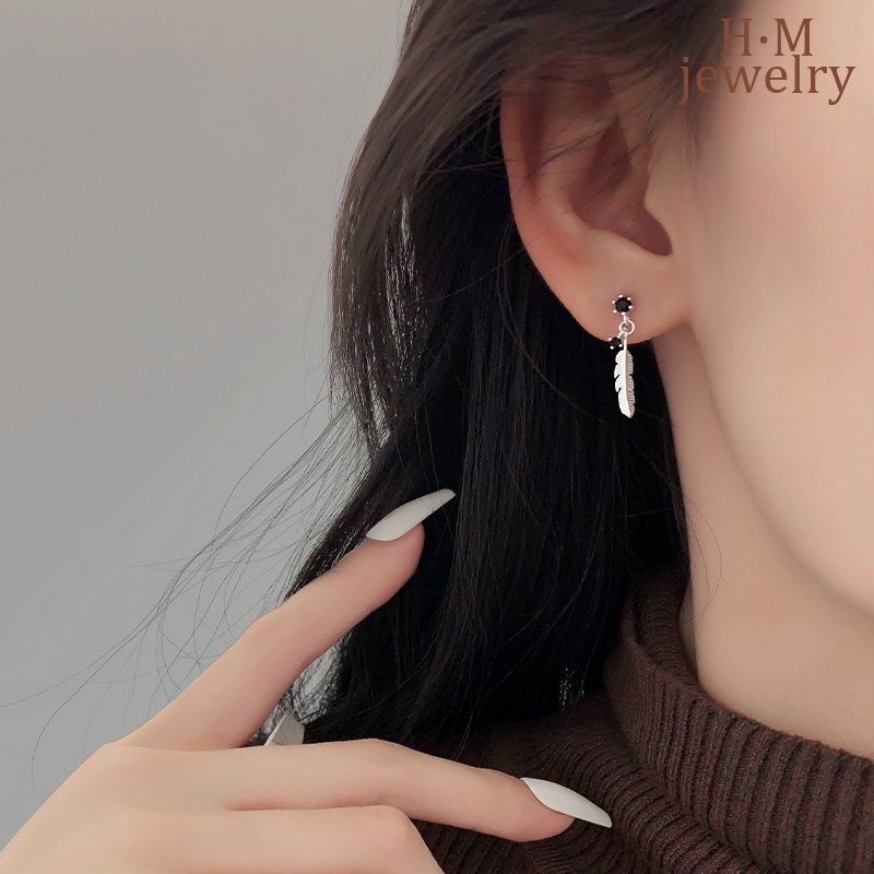 Retro Sederhana Bulu Berlian Hitam Manis Keren Ear Studs Leaf Earrings