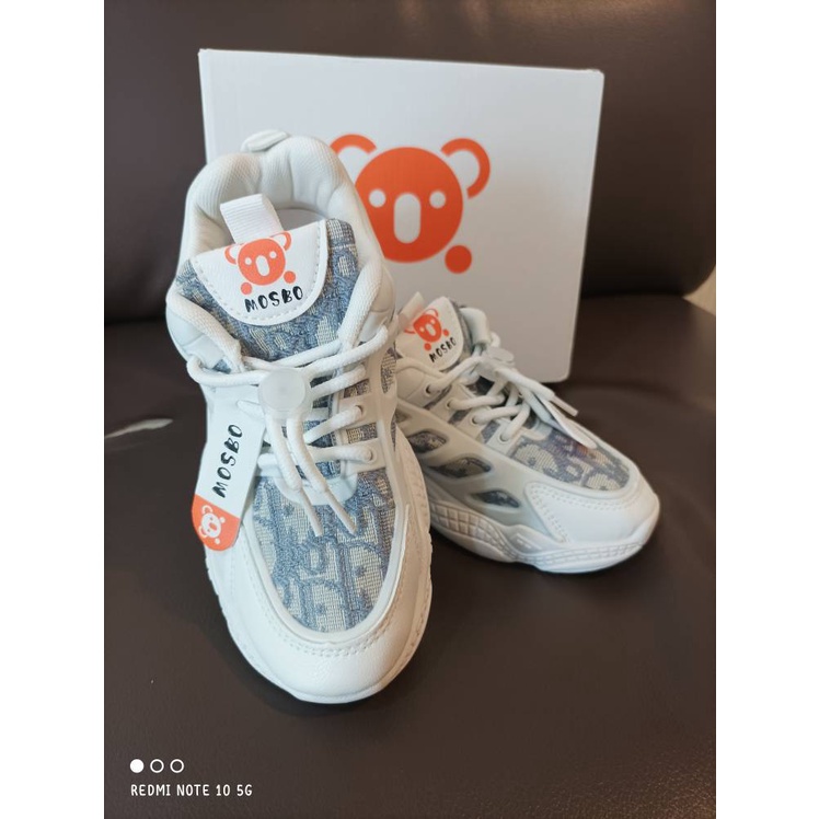 

MOSBO WAJIB TAMBAH PACKING DUS UNTUK SEPATU ANAK