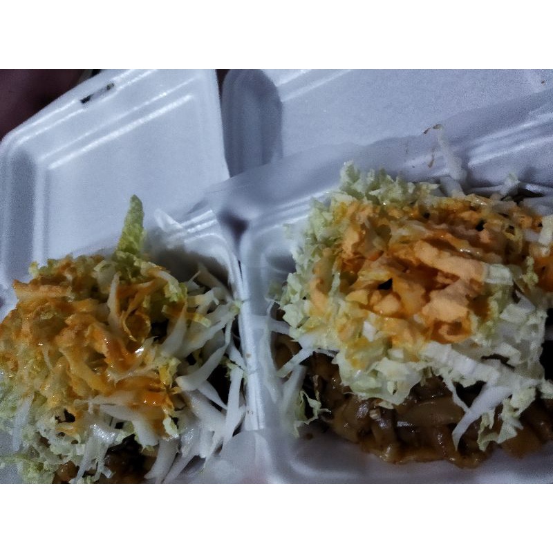 

10 BOX KWETIAU GORENG SALAD KEJU + 10 MINUMAN SARI BUAH
