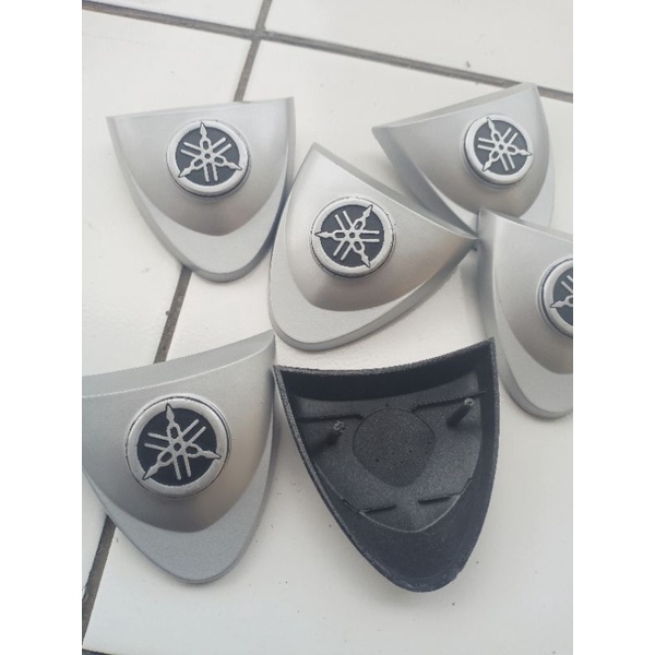 EMBLEM LOGO DASI PANEL YAMAHA FIZR VEGA R LAMA