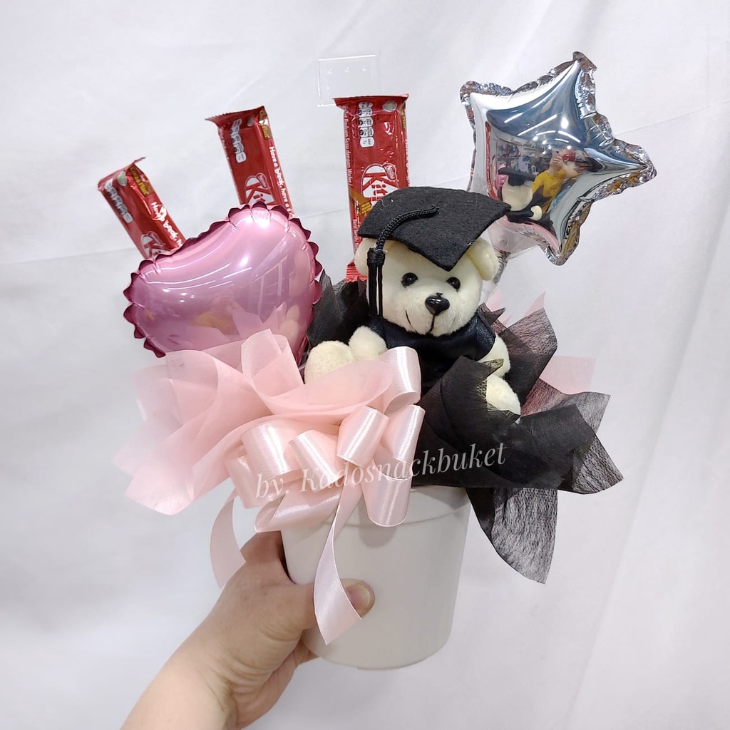 Snack Bucket Coklat Boneka Balon Wisuda