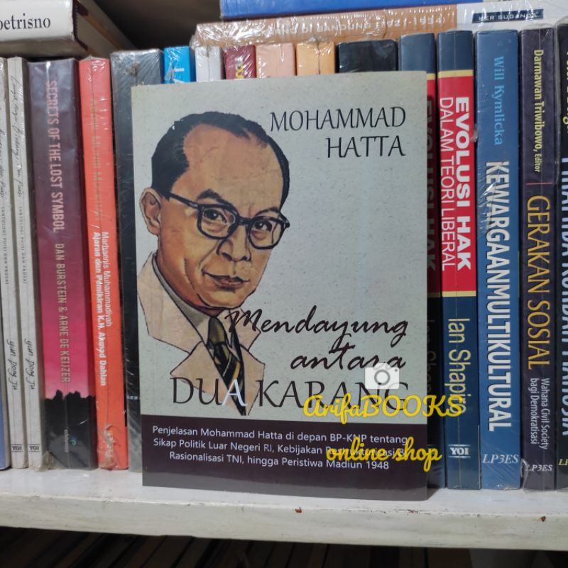 Mohammad Hatta mendayung antara dua karang Original Sega Arsy