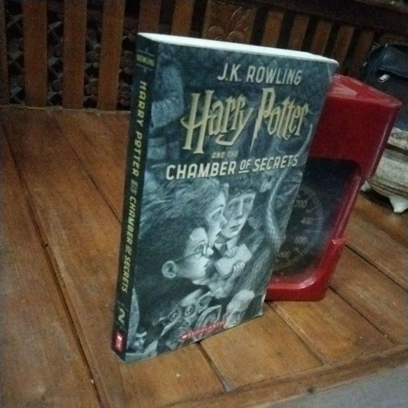 HARRY POTTER AND THE CHAMBER OF SECRETS